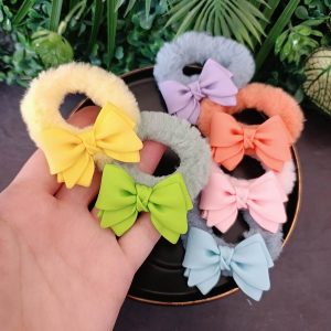 Kurdele Figürlü Tüylü Lastik Toka