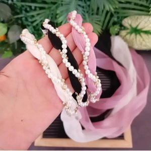 İnci Sarmalı Örgü Taç