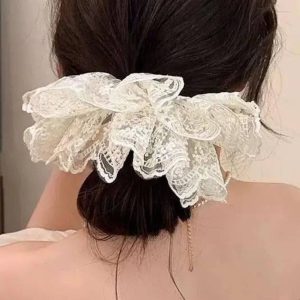 Dantelli Büyük Lastik Toka